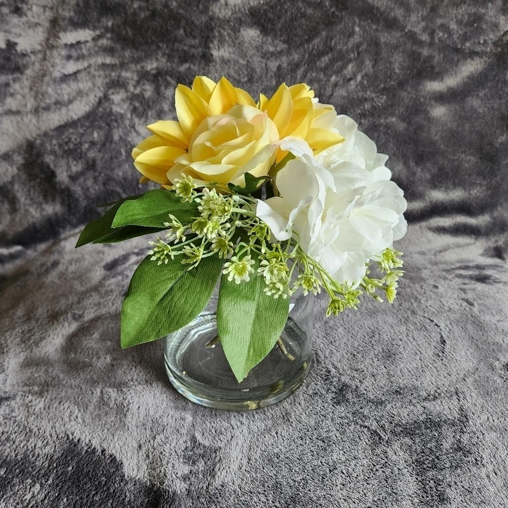 NWT spring summer Yellow Dahlia Flowers with Glass Vase, 9
